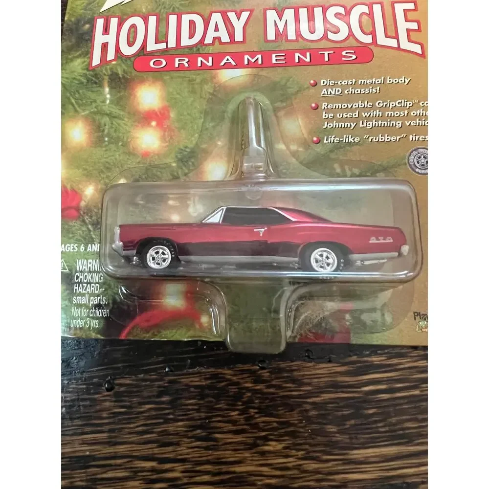 Johnny Lightning Holiday Muscle Ornament Red 1967 Pontiac GTO